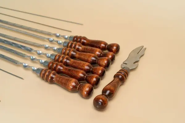 Комплект шампуров в чехле №4 (6 шампуров с дер. ручкой+нож+ 2шт вилка прут.+вилка+кочерга)